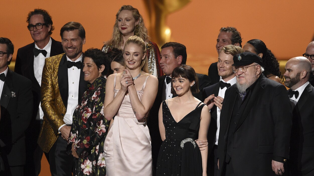 Une partie de la distribution de Game of Thrones est montée sur scène.