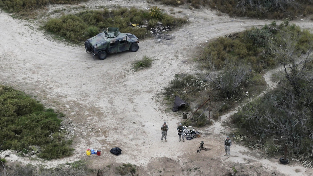 Intervention de la Garde nationale en février 2015 près de la frontière entre les États-Unis et le Mexique Intervention de la Garde nationale en février 2015 près de la frontière entre les États-Unis et le Mexique