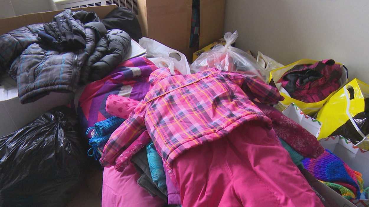 L'initiative Gardons les enfants au chaud permet chaque année à des enfants du nord-ouest du Nouveau-Brunswick de recevoir des vêtements d'hiver gratuitement. L'initiative Gardons les enfants au chaud permet chaque année à des enfants du nord-ouest du Nouveau-Brunswick de recevoir des vêtements d'hiver gratuitement.