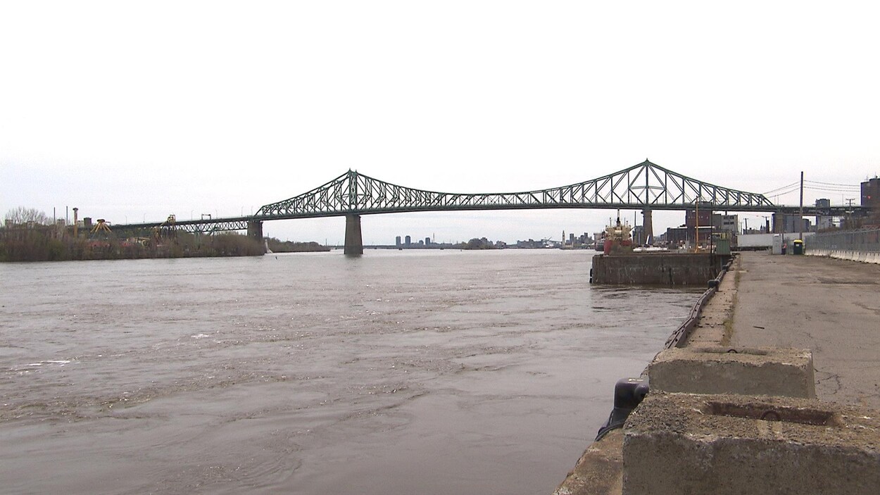 Une gare maritime située à l'est du pont Jacques-Cartier