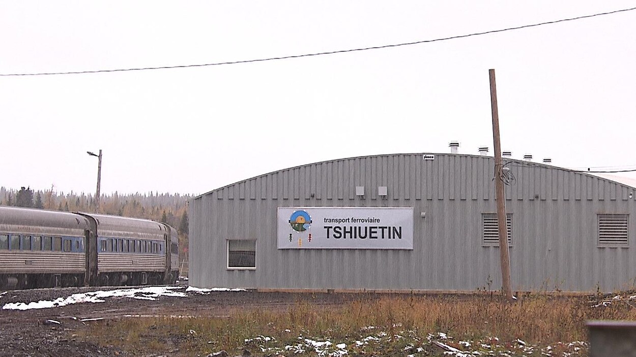 La gare du chemin de fer Tshiuetin, reliant Schefferville à Sept-Îles.