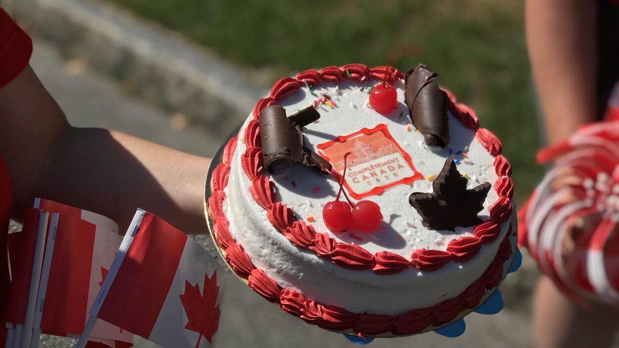 Des Gateaux Livres Chez Vous Pour Celebrer Le Canada Radio Canada Ca