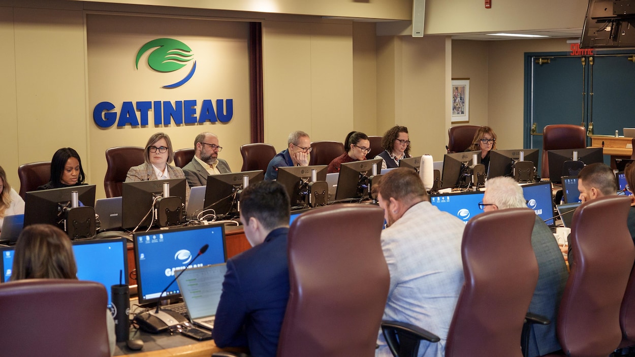 Le salaire de certains élus remis en question à Gatineau