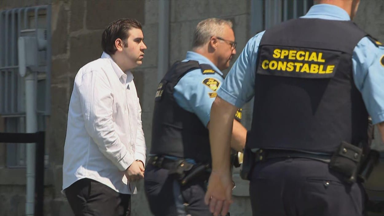 Nu et armé : les détails de l’arrestation de Gavin Chisholm