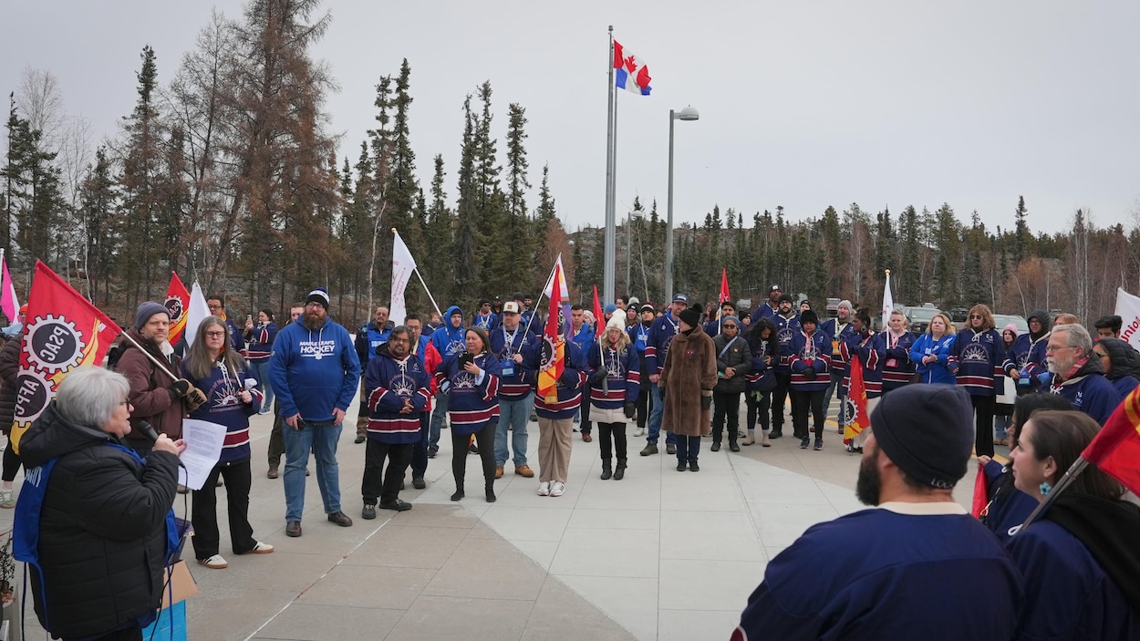 Une manifestation à Yellowknife pour les travailleurs de la fonction publique