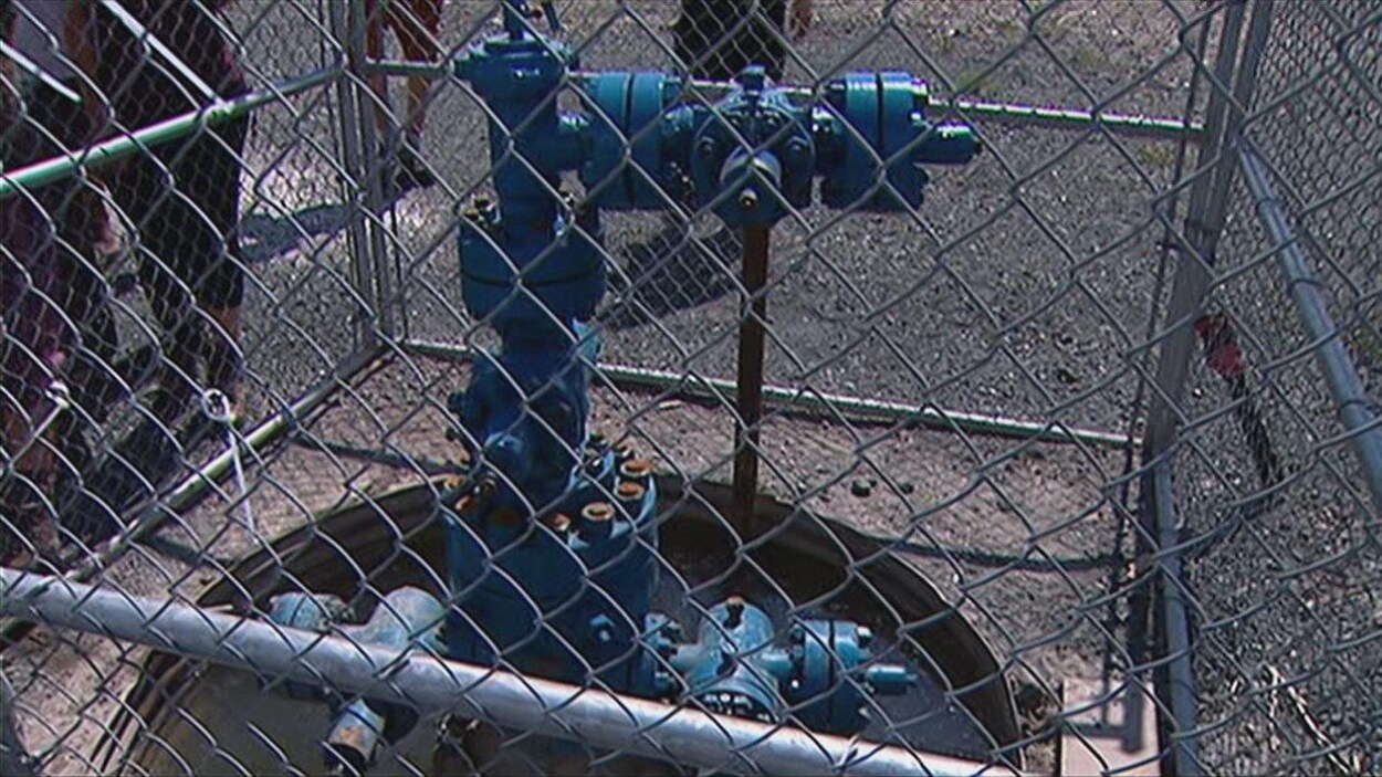 Un puits de gaz de schiste Un puits de gaz de schiste