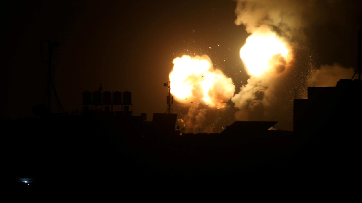 Deux grosses boules de feu dans les airs