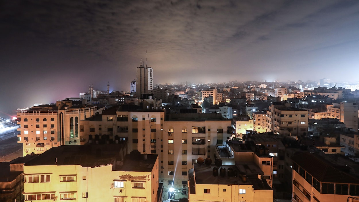 La ville de Gaza dans la nuit.