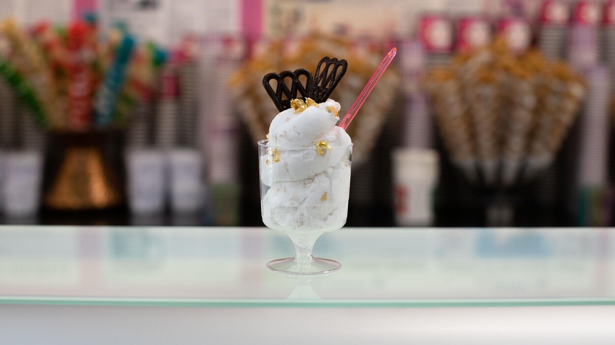 Une coupe de gelato au champagne.