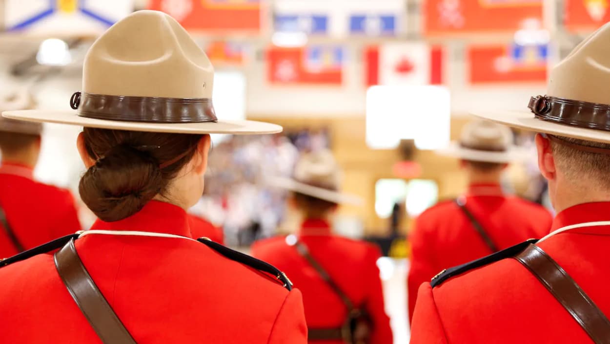 Des agents de la Gendarmerie royale du Canada.