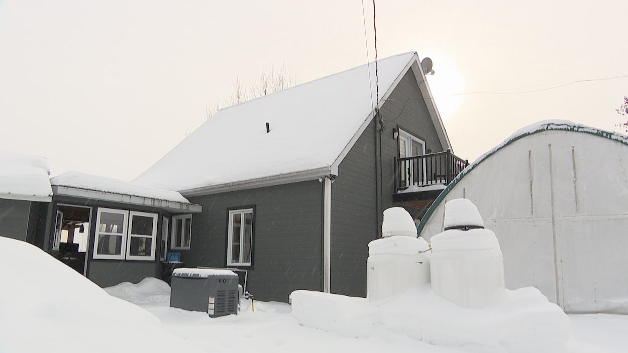 Excédé par les pannes d’Énergie NB, un citoyen prend les grands moyens