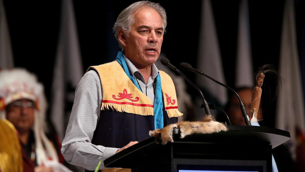 Ghislain Picard s'adressant à l'Assemblée des Premières Nations à Winnipeg en décembre 2014.