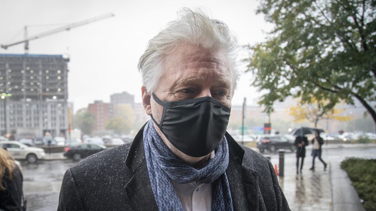 Arrivée de Gilbert Rozon au palais de justice ce matin.