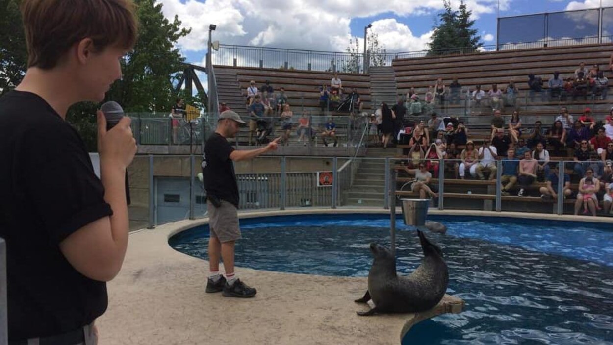 Des employés de l'Aquarium du Québec