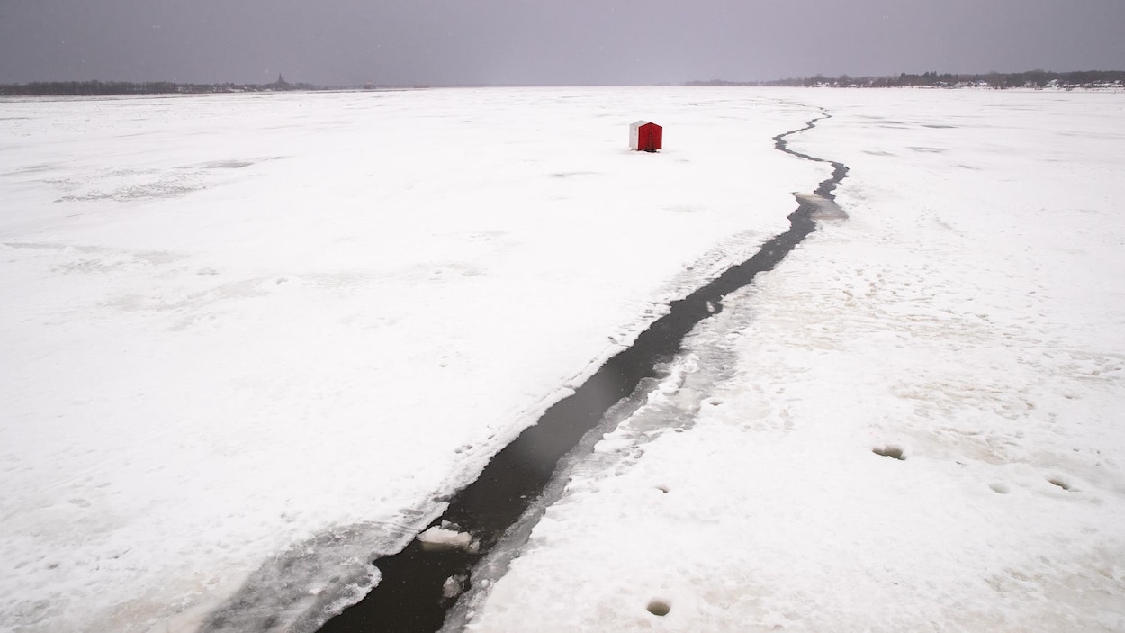 Une fissure importante sur la glace à Bécancour