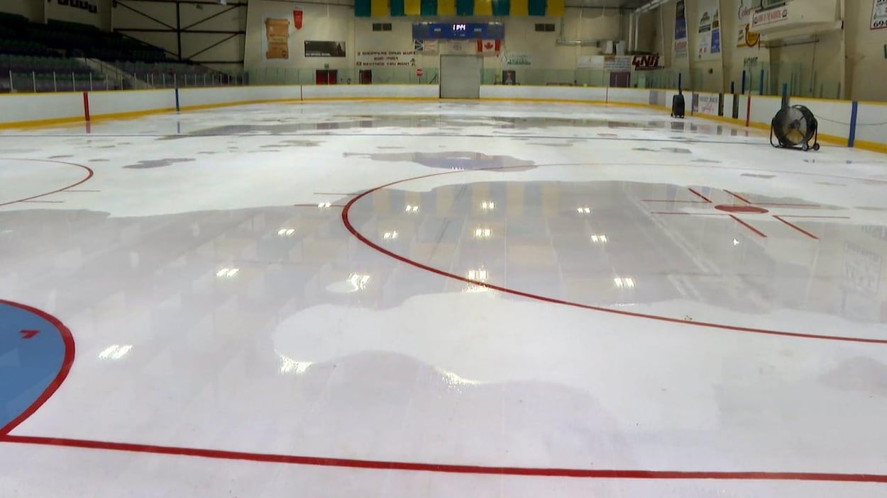 Nouveaux déboires à l’aréna de Port aux Basques : la glace a fondu