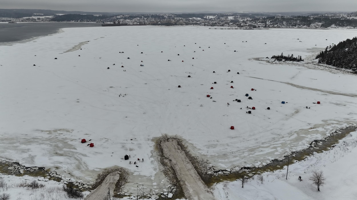 Pêcheurs défiants : des dizaines sur les glaces malgré les avertissements de Saguenay