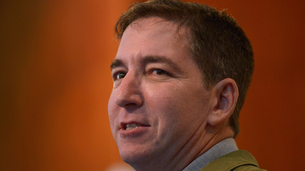 L'auteur et journaliste Glenn Greenwald s'adresse au public de l'Association brésilienne de la presse à Rio de Janeiro, au Brésil.