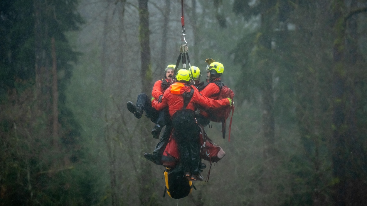 Éboulement et pannes à Coquitlam