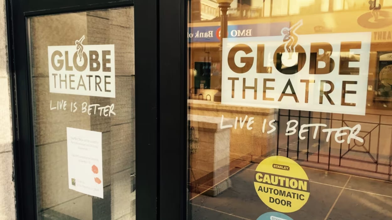 Controverse au théâtre : un groupe de 12e année quitte en pleine performance