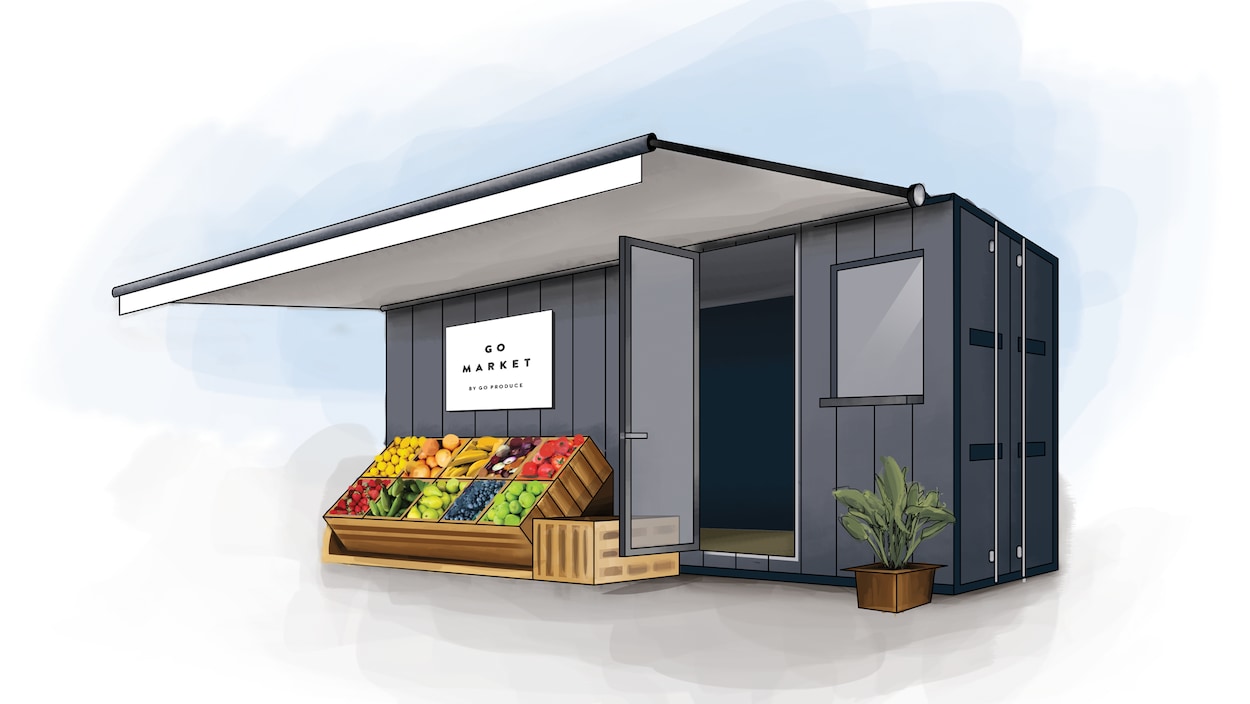 Un conteneur à déchets avec un porte, une fenêtre, une enseigne ainsi que des bacs en bois de fruits en avant. Un conteneur à déchets avec un porte, une fenêtre, une enseigne ainsi que des bacs en bois de fruits en avant.