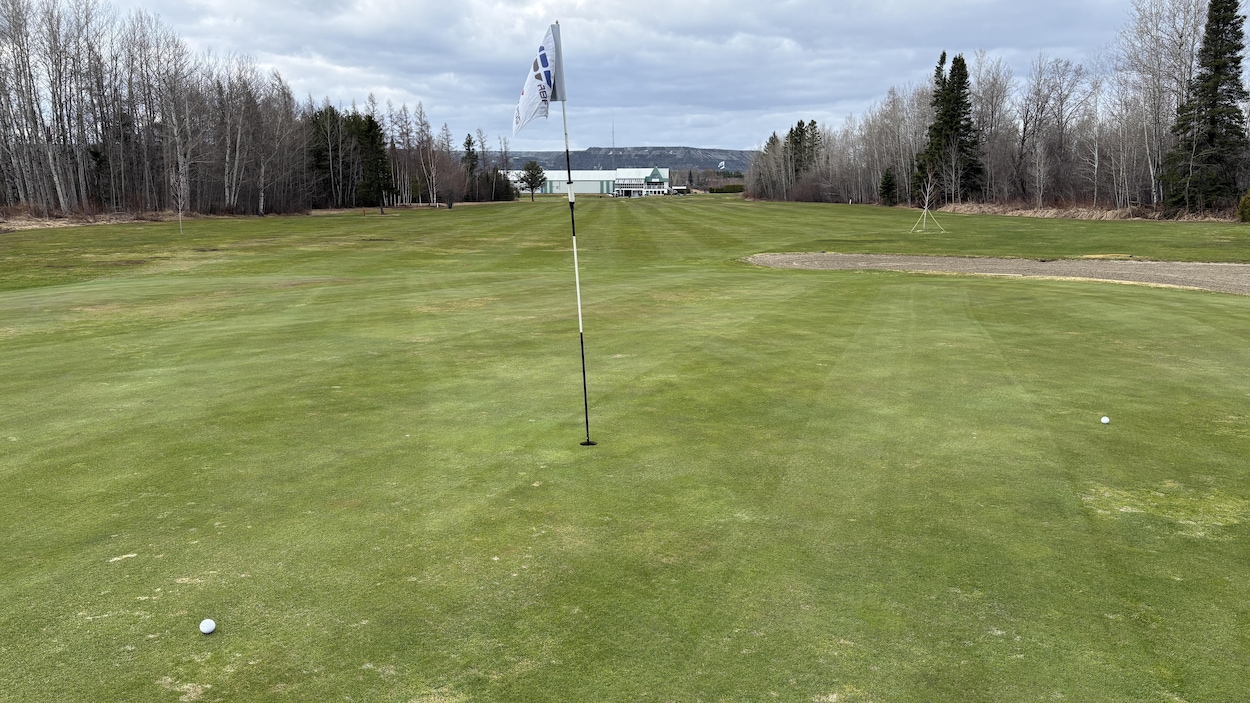 La saison de golf lancée dans le froid à Malartic et à Ville-Marie