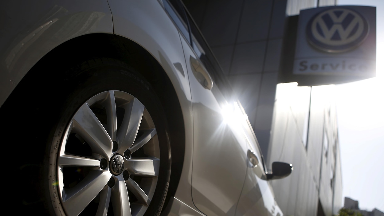 Une voiture Golf TDI de Volkswagen.