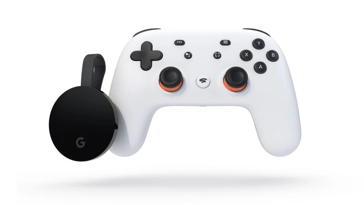 Un appareil Chromecast Ultra de Google et une manette Stadia.