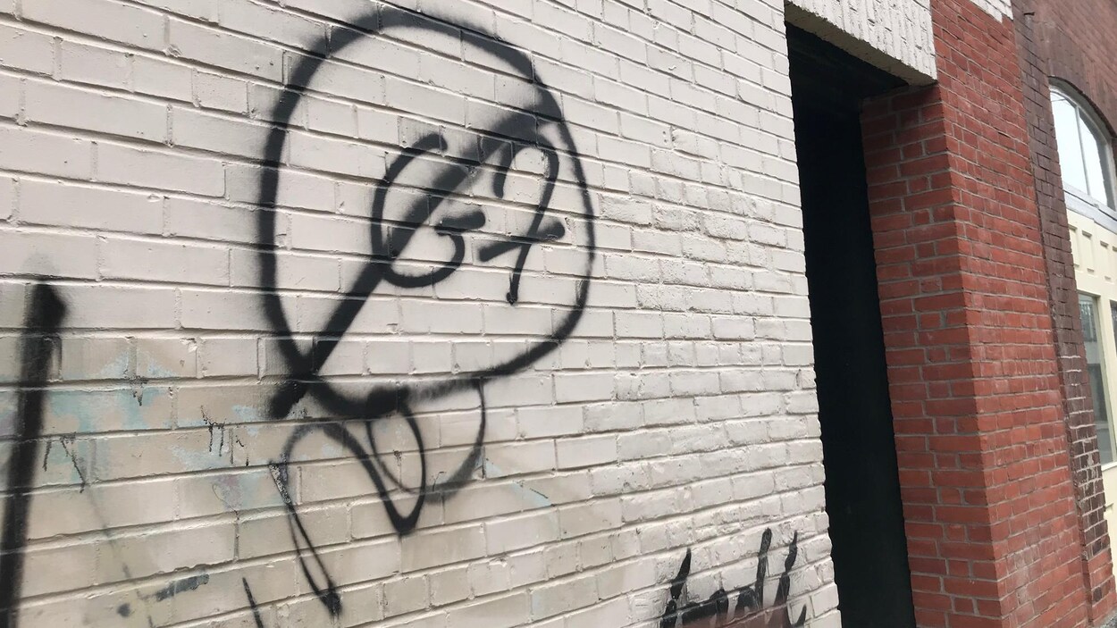 Un graffiti anti-G7 Un graffiti anti-G7