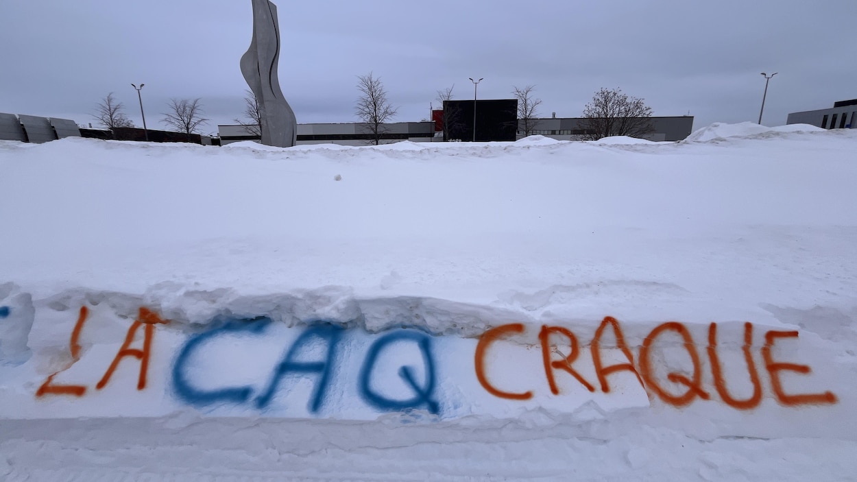 L’austérité de la CAQ dénoncée sur les bancs de neige de Sept-Îles