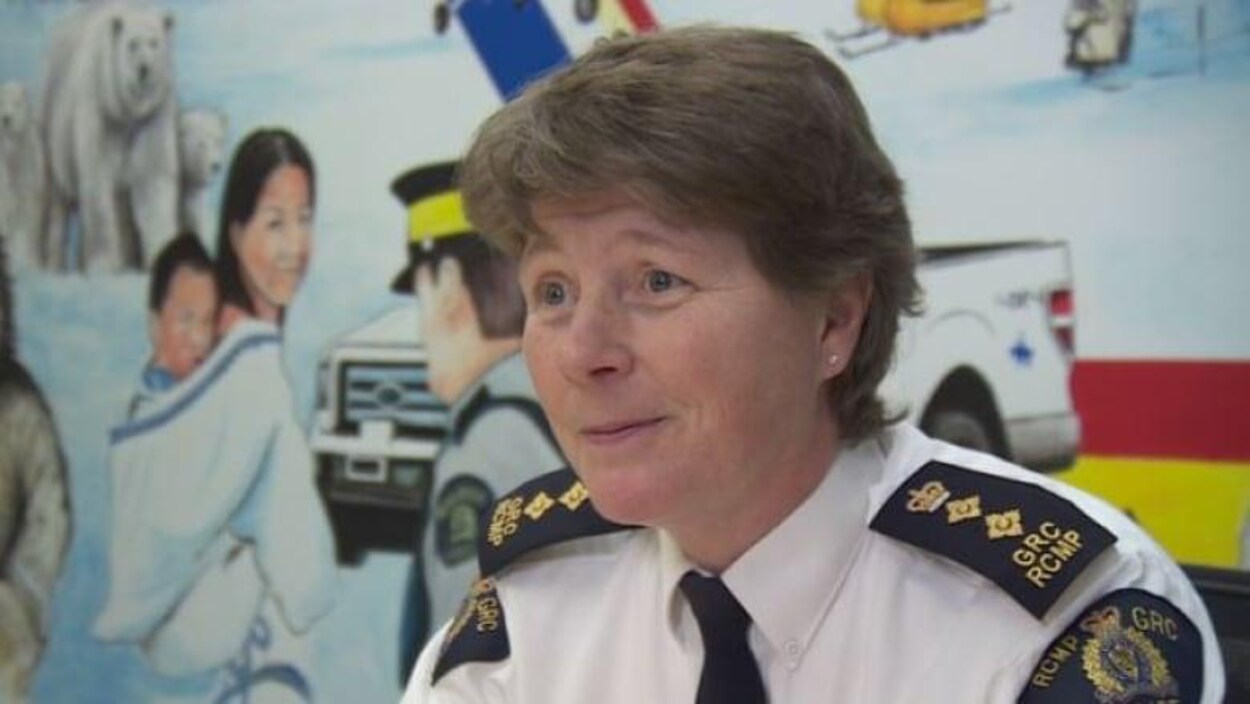 Un portrait de la commandante en chef de la GRC au Nunavut, Amanda Jones.