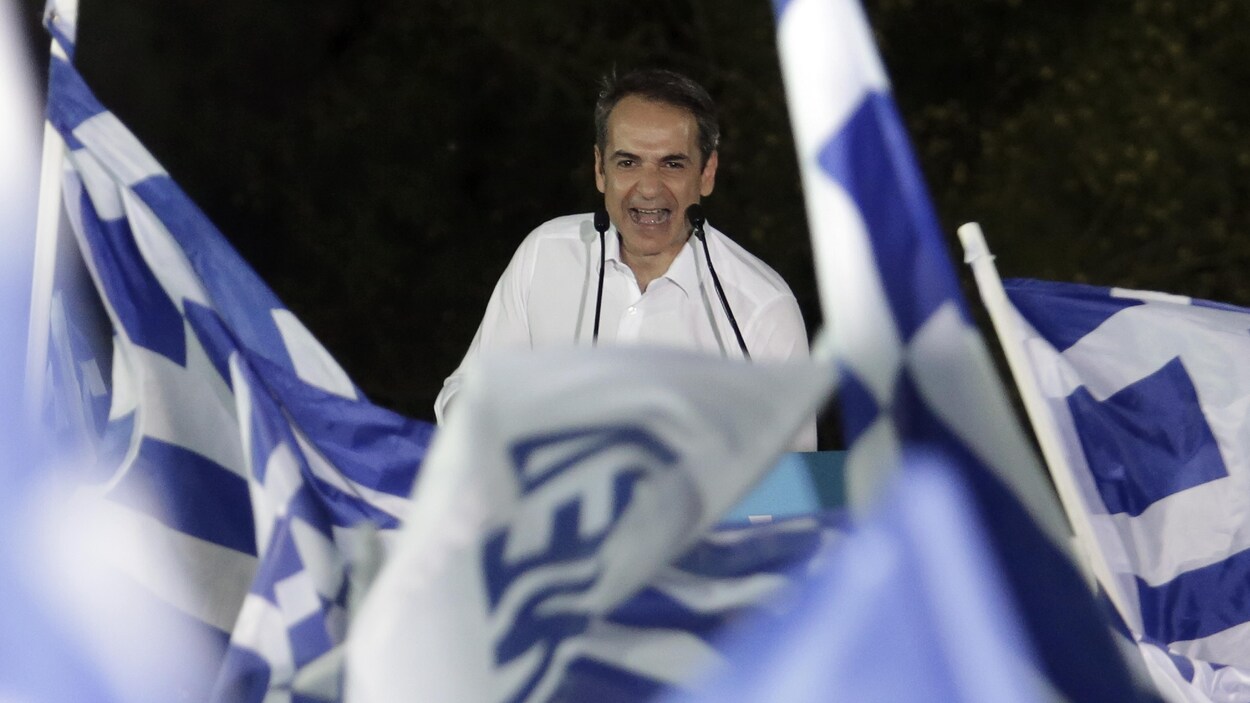 Kyriakos Mitsotakis lors d'un rassemblement populaire en Grèce.