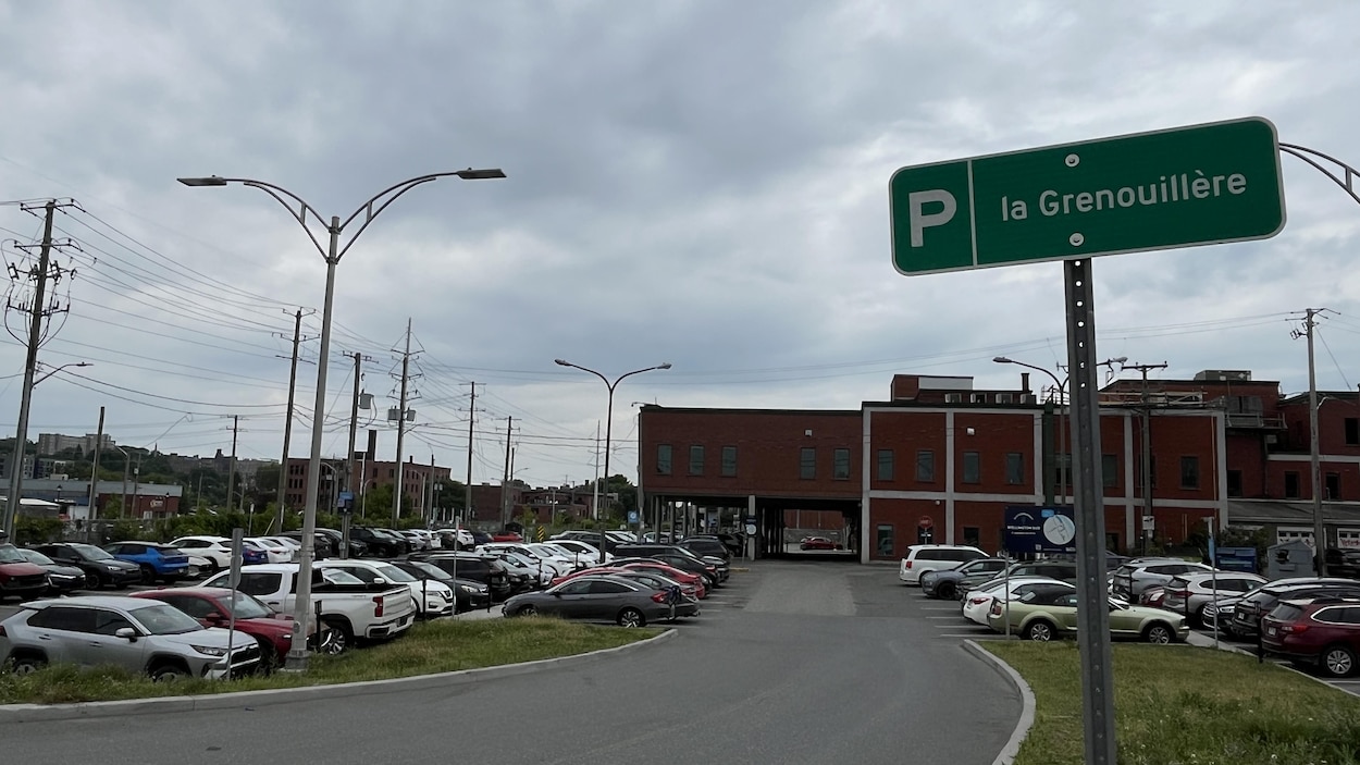 Le stationnement gratuit en soirée au centre-ville fait des heureux