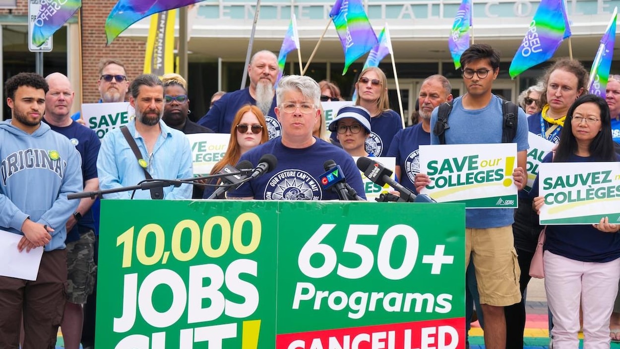 Le personnel de soutien des collèges de l'Ontario vote en faveur d'un mandat de grève