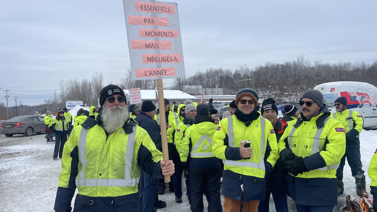 25e jour de grève pour les employés de Postes Canada Info RadioCanada