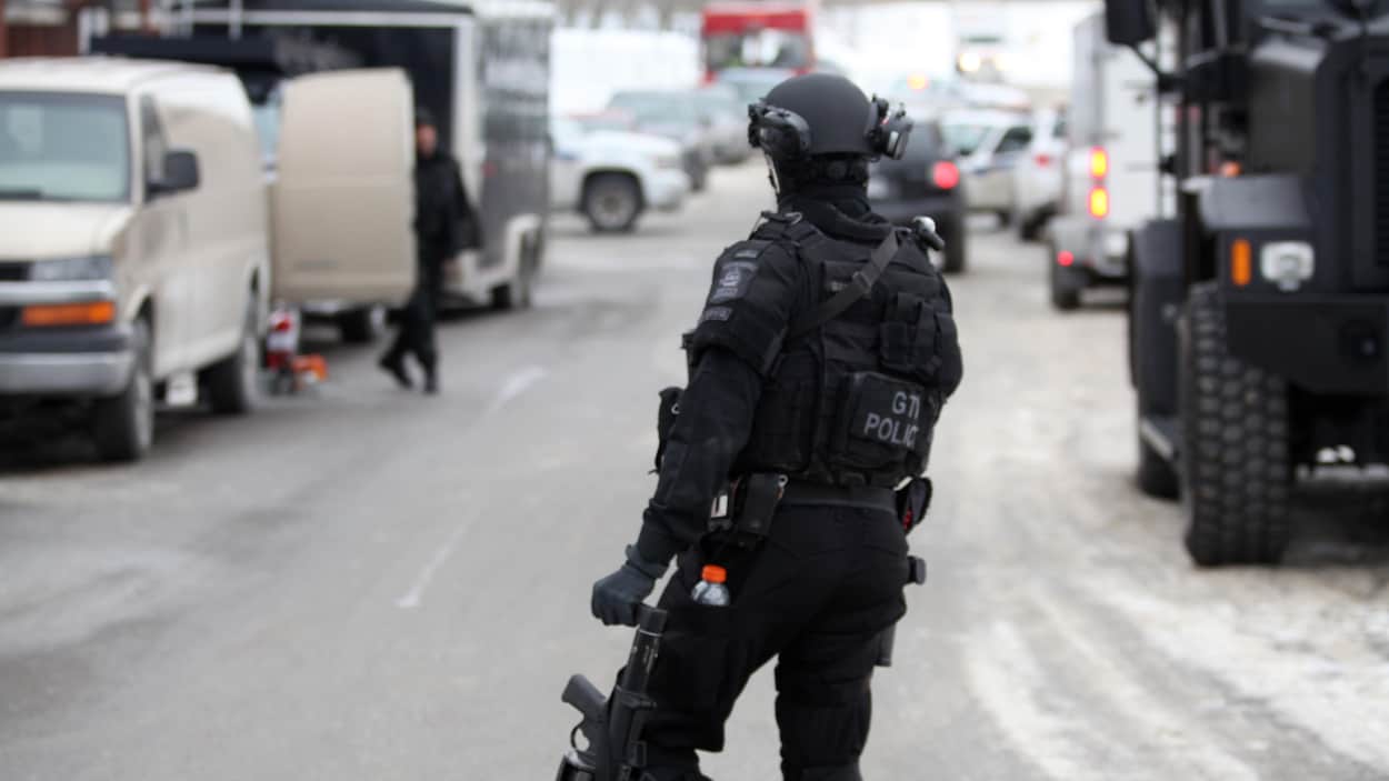 Un policier du Groupe tactique d'intervention de la police de Québec.