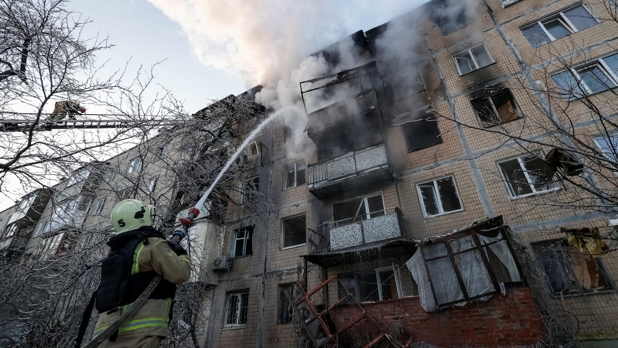 Ukrainiens, Russes et Américains à Abou Dhabi pour négocier, encore une frappe cette nuit