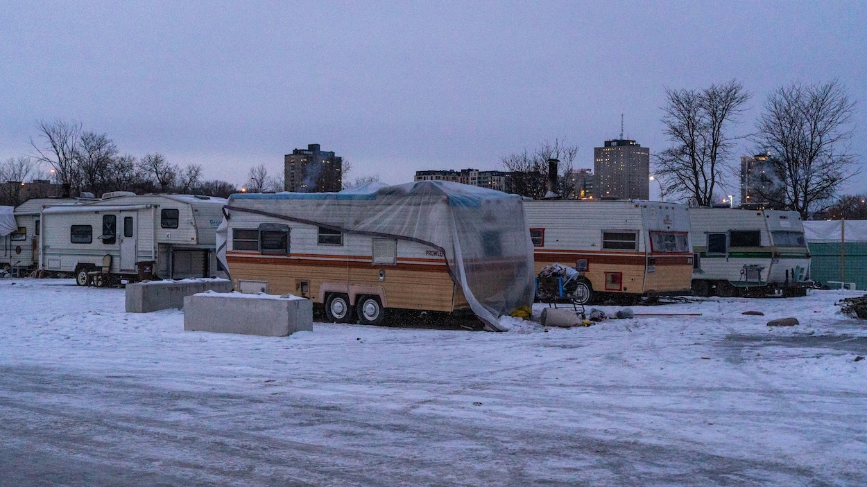 Affronter l’hiver : des organismes en itinérance s’impatientent à Gatineau