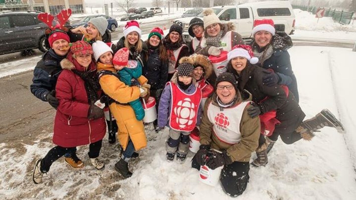 Les équipes de Radio-Canada Estrie et de l'Université de Sherbrooke qui ont participé à La Guignolée des médias.