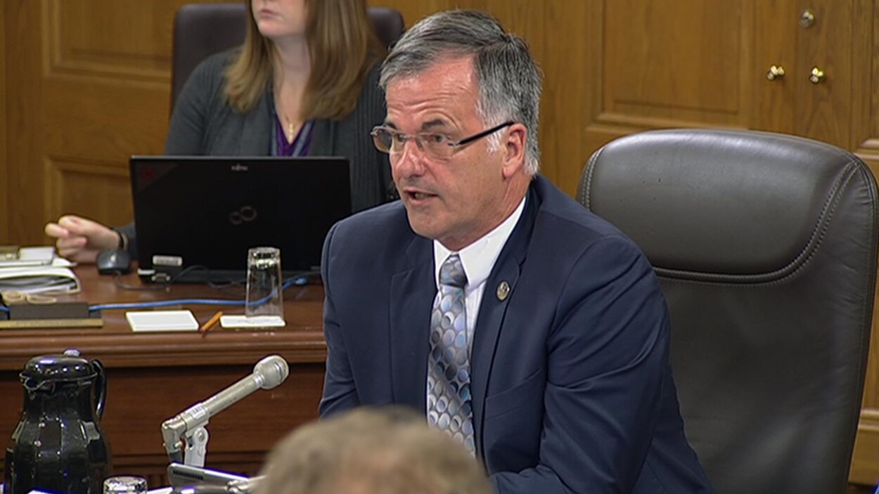 Le député libéral et président de la Commission des institutions, Guy Ouellette.