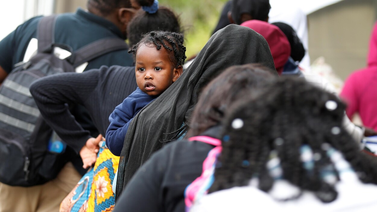 Des demandeurs d'asile haïtiens à la frontière canado-américaine. Des demandeurs d'asile haïtiens à la frontière canado-américaine.