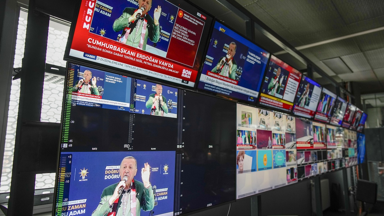 Turquie : la police prend le contrôle du siège d’une chaîne de télévision d’opposition