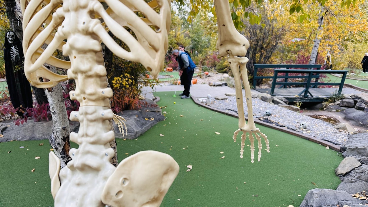 À Calgary, le mini-golf de WinSport se transforme en parcours hanté pour l’Halloween