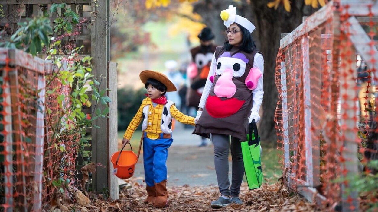 Halloween la Ville de Québec refuse de trancher sur le porteàporte