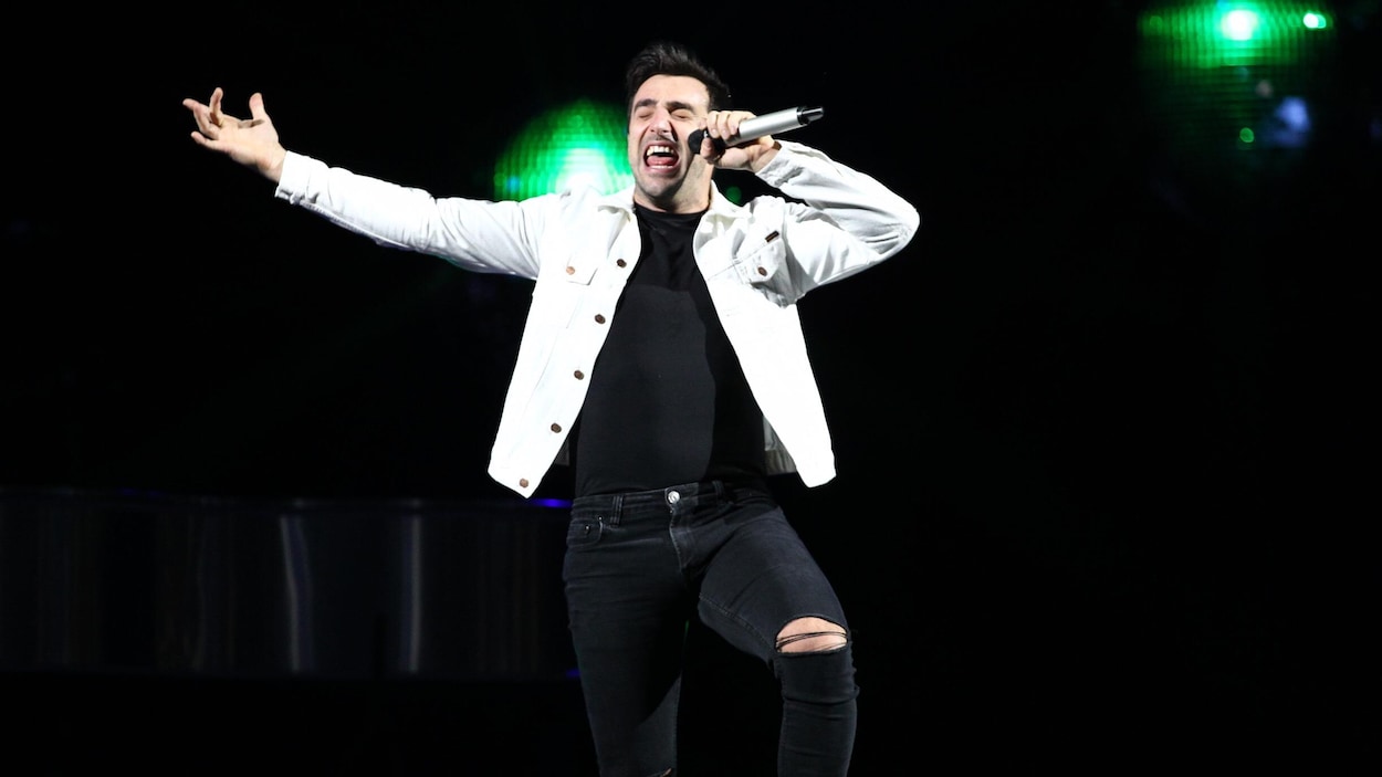 Le chanteur de Hedley, Jacob Hoggard. Le chanteur de Hedley, Jacob Hoggard.