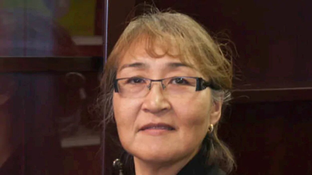 Plan serré du visage de la commissaire aux langues du Nunavut, Helen Klengenberg.