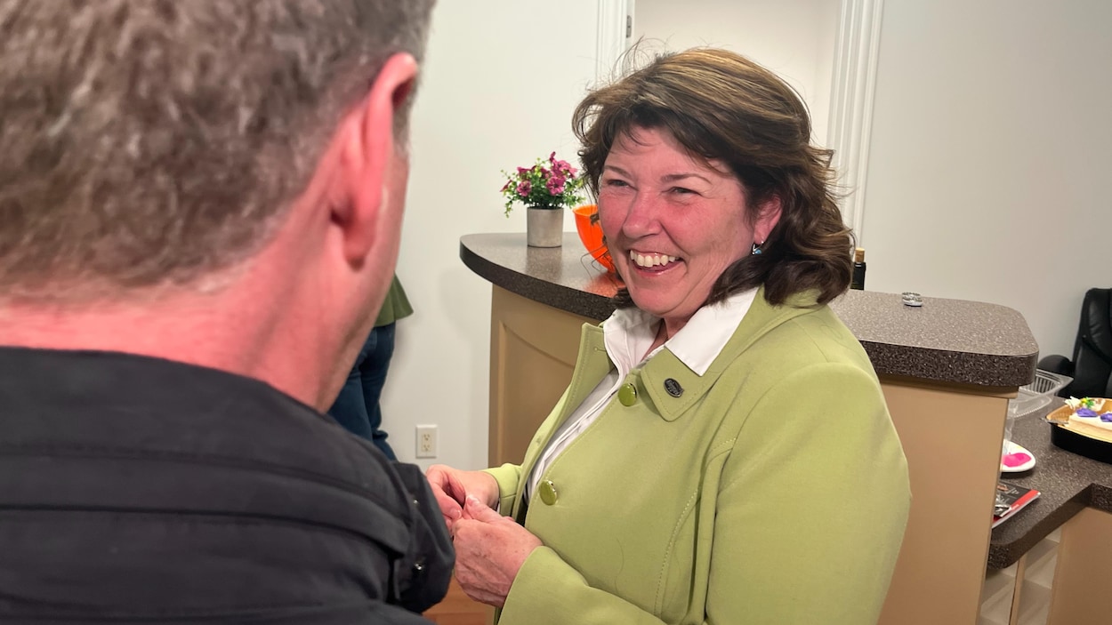 Une première mairesse à Dieppe, Hélène Boudreau remporte son pari