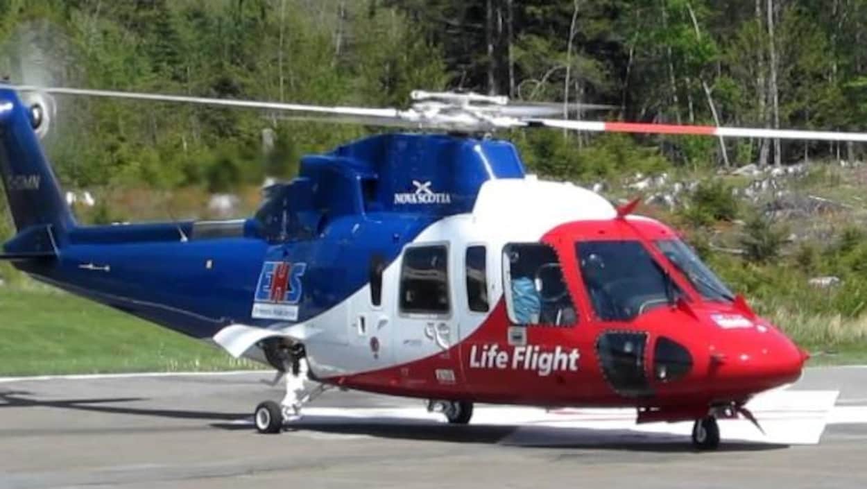 Le gouvernement de la Nouvelle-Écosse utilise actuellement cet hélicoptère pour son service EHS LifeFlight. Le gouvernement de la Nouvelle-Écosse utilise actuellement cet hélicoptère pour son service EHS LifeFlight.