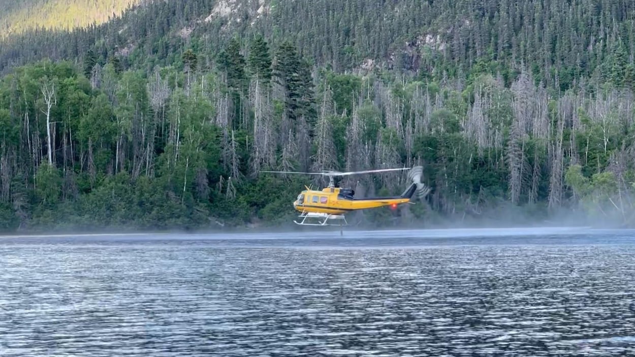 Feu près de Matagami : un arrosage aérien et une vingtaine de pompiers pour combattre