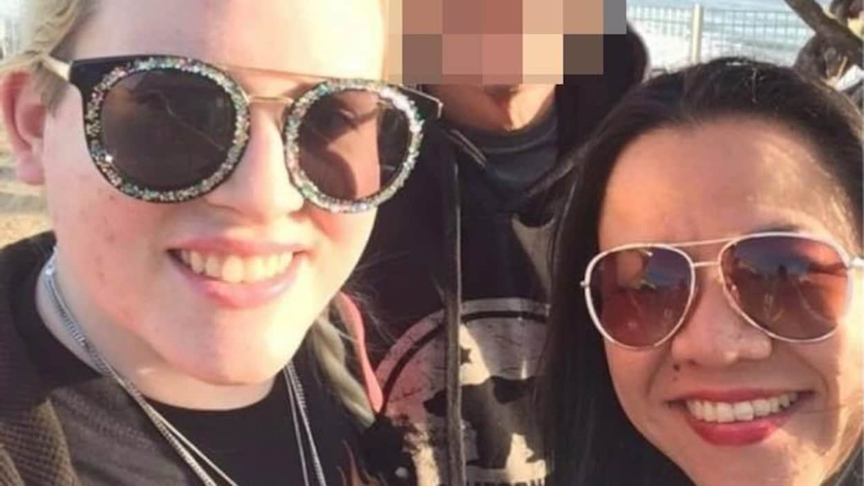 Photo des deux femmes.